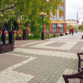 Тротуарная плитка в сквере у кафе «Лакомка», Барнаул